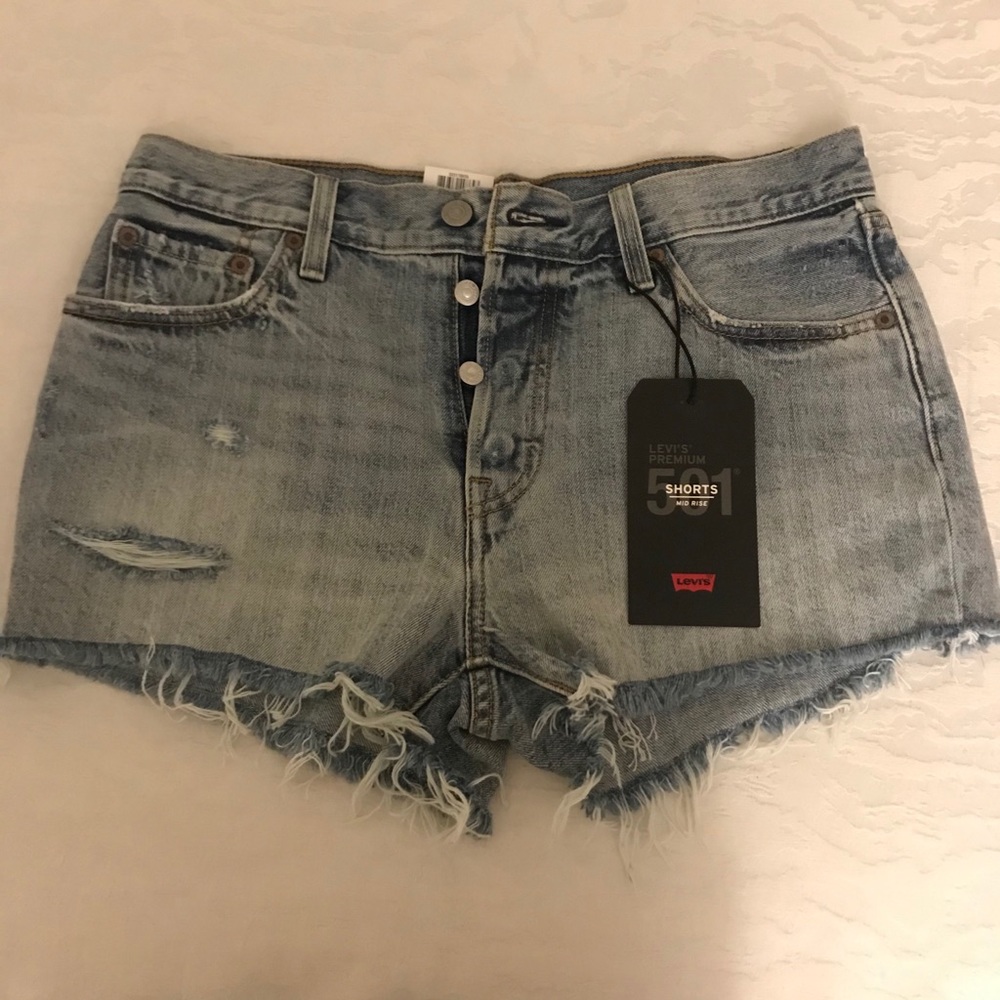 LEVI’S -NWT- 501 shorts